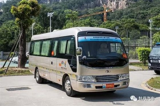 Chiny 10-18 Miejsc turystyczny Isuzu Coaster Mini Bus Bagaż Transport miejski dostawca
